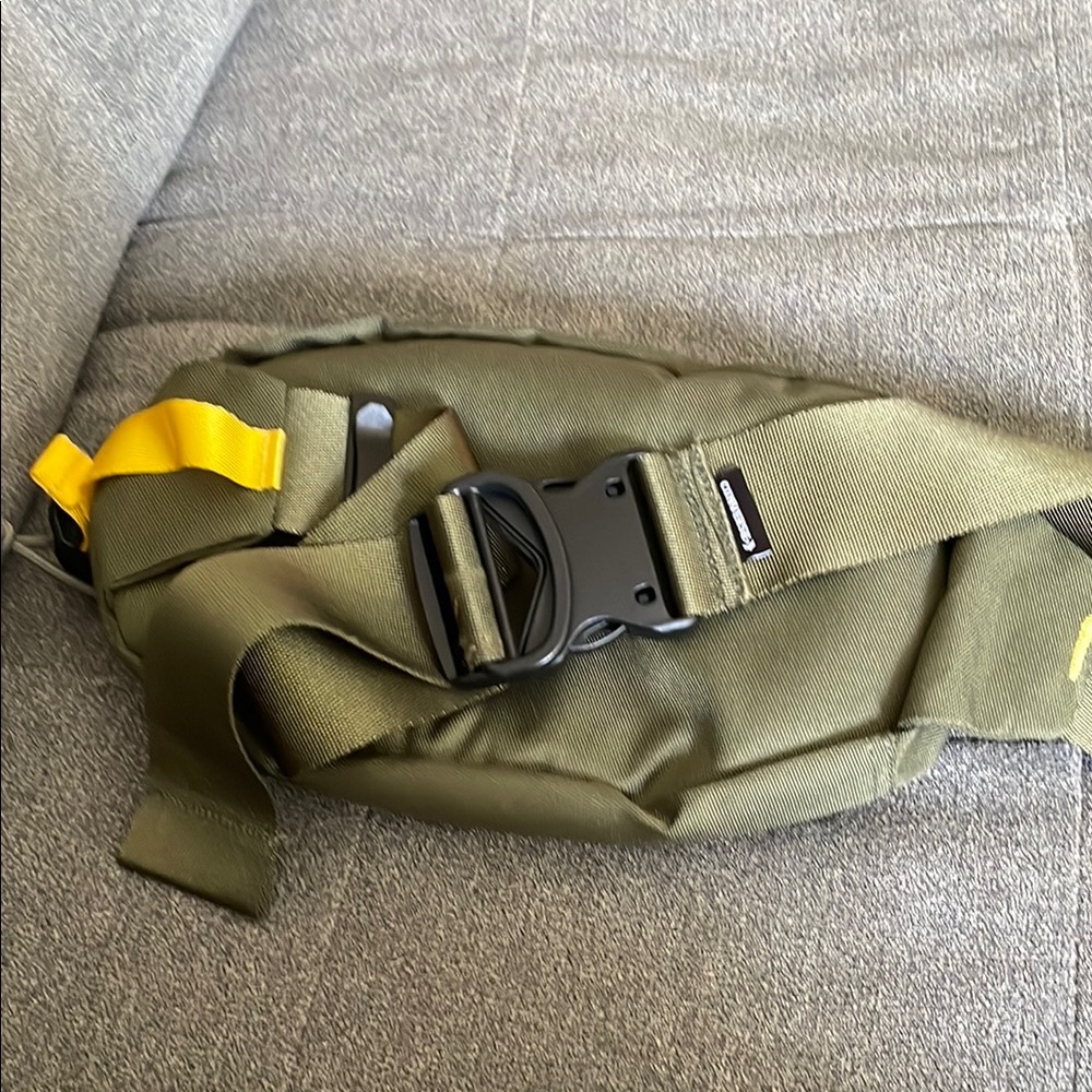 Converse Swap out sling Olive and Yellow Belt Bag - Picture 2 of 4